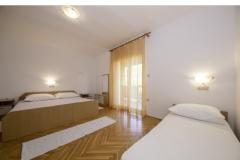 APARTMANI DEBELIĆ Апартамент 2 – Dobrila 2 фото 3