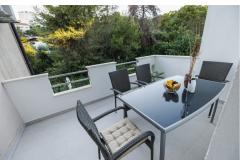 Bruno's Poolside Retreat Апартамент 2 – A2 фото 3