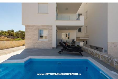 Dolphin view + pool by the beach фото 3
