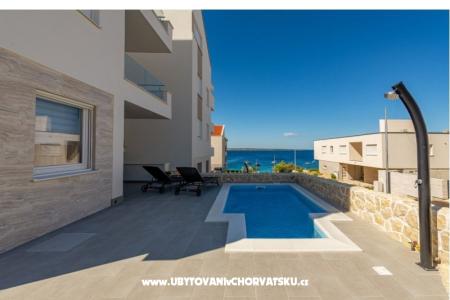 Dolphin view + pool by the beach фото 4