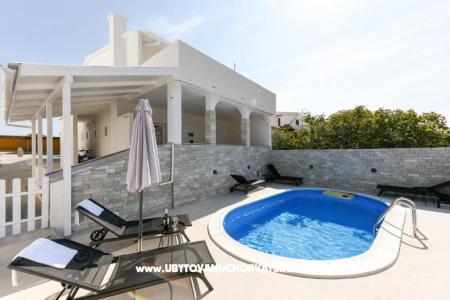 апартамент с бассейном и jacuzzi остров Паг Хорватия