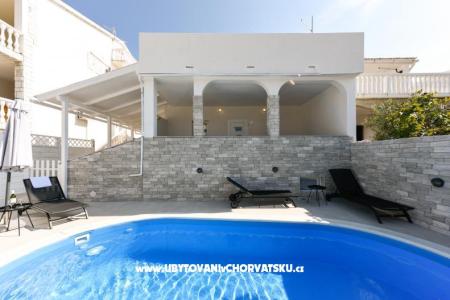 апартамент с бассейном и jacuzzi фото 4