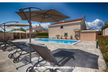  дом с бассейном - Villa Marijana  фото 3