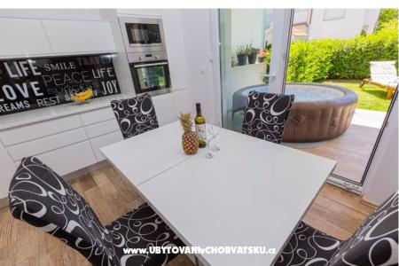 апартамент lux with garden фото 5