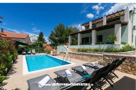 Villa Marina + pool Рогозница Хорватия