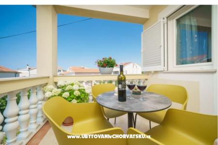 апартаменты Duzelovi dvori  Vodice Хорватия