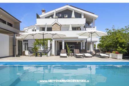 Vila s bazenom i jacuzzijima фото 2