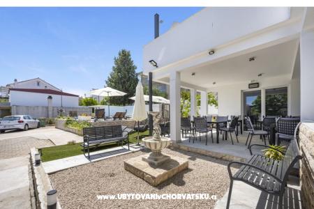 Vila s bazenom i jacuzzijima фото 5