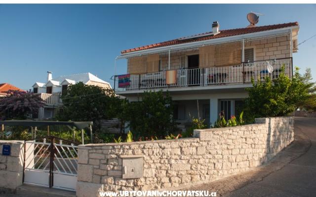 APARTMANI I SOBE,KUCA ZA ODMOR – Проживание остров Брач, Хорватия