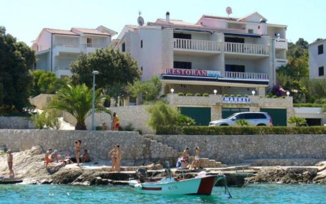 Aparthotel eM-Ka – Проживание Рогозница, Хорватия