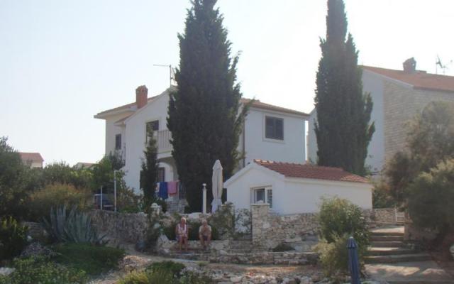 дом Two Cypresses – Проживание Рогозница, Хорватия