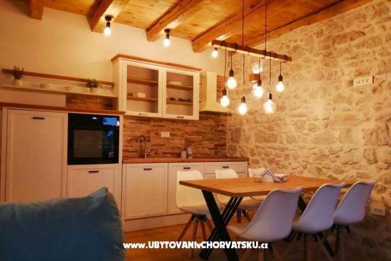 Dalmatinska kamena kuća – фото 23