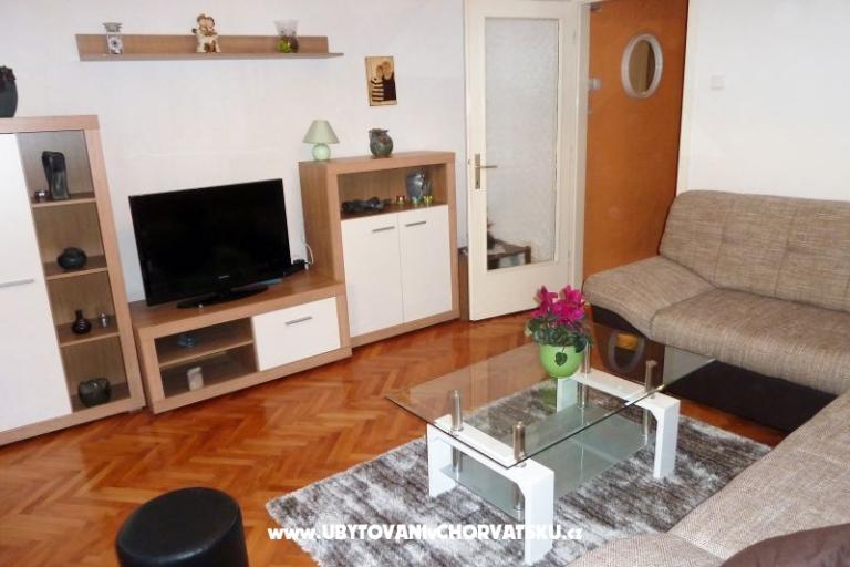 Holiday Home Sara- Kastel Stafilic – фото 8