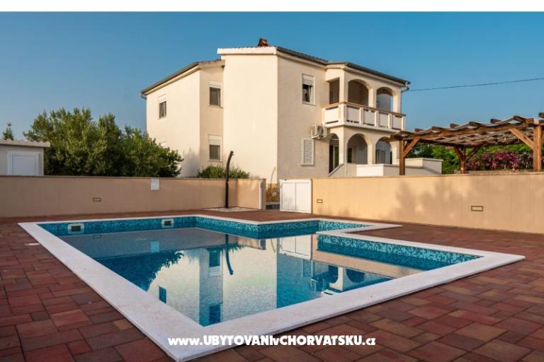 POOL HOUSE STIPE – фото 20