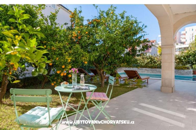 апартаменты Lemon Garden с бассейном – фото 12