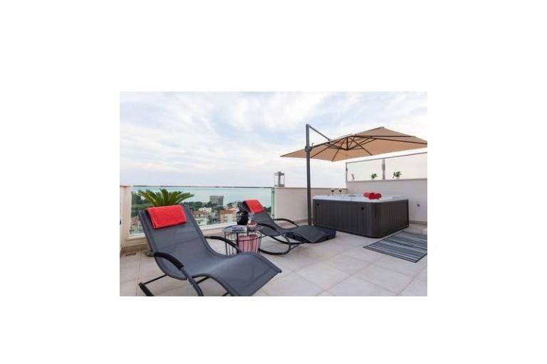 Bubbles Luxury Penthouse with jacuz – фото 17