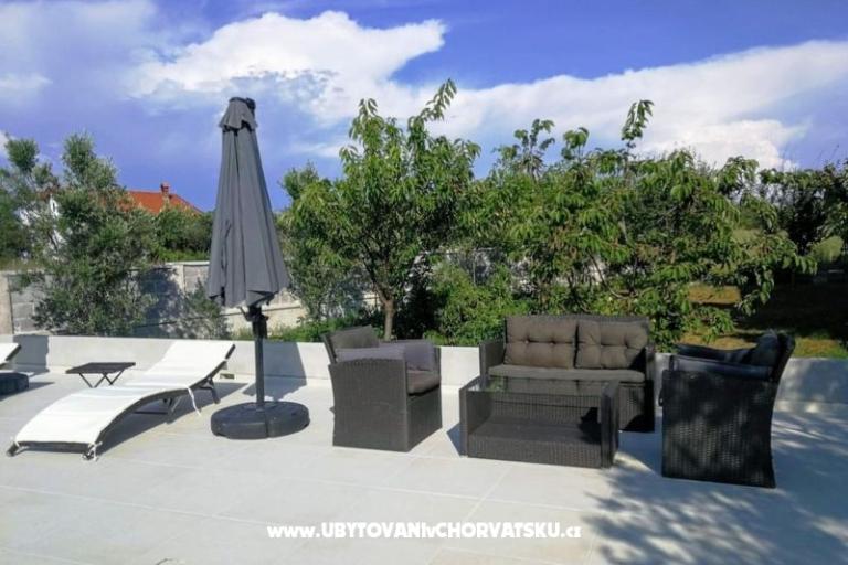 Family friendly Apt with a pool  – фото 3