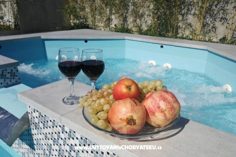 Family friendly Apt with a pool  – фото 5