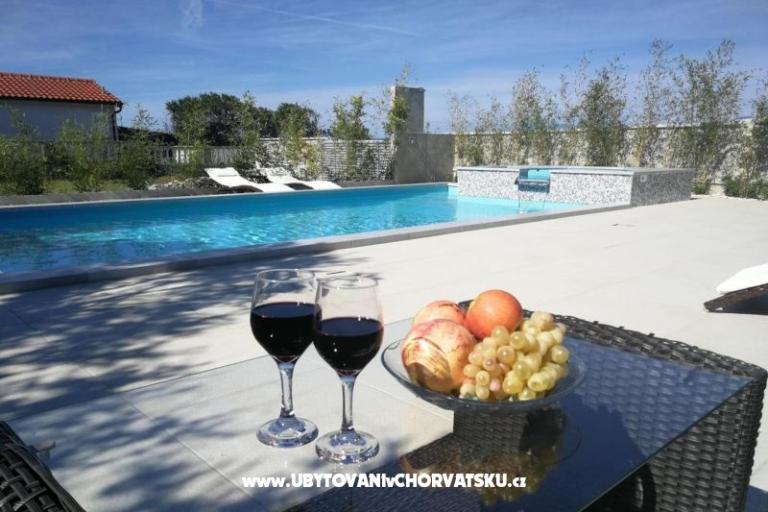 Family friendly Apt with a pool  – фото 6