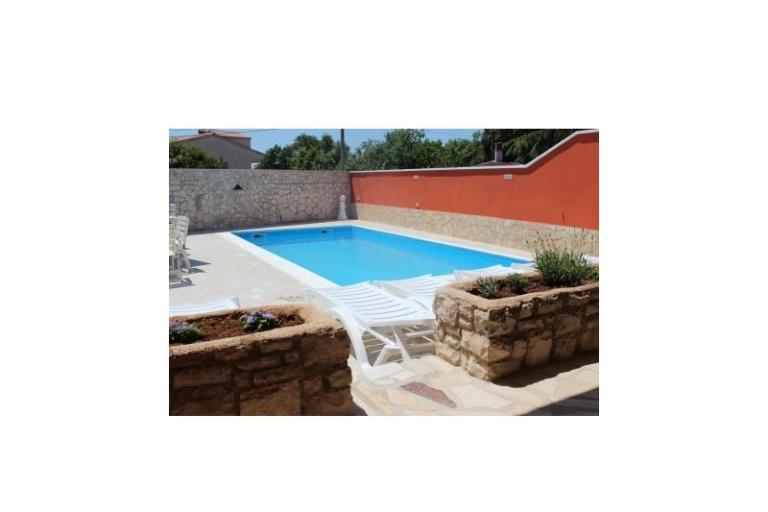 дом with swimming pool – фото 17