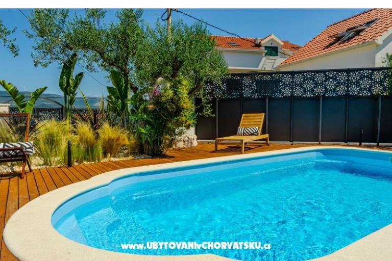 The Three Flowers Pool дом – фото 4