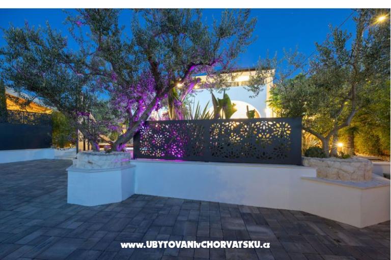 The Three Flowers Pool дом – фото 73