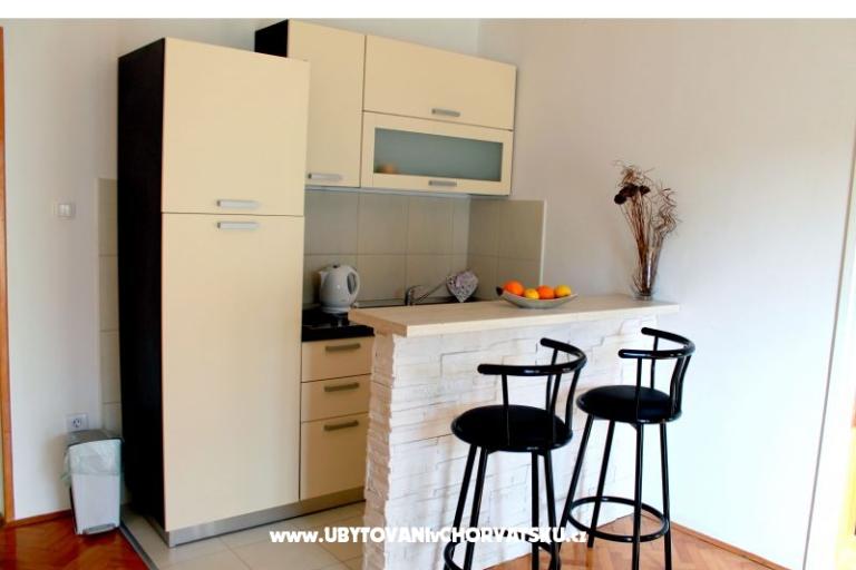 апартаменты Juricev 100m to the beach – фото 12