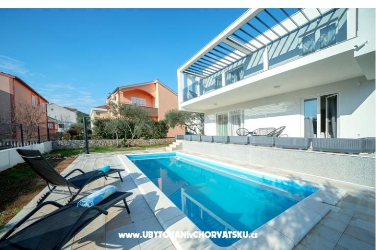 Beach Villa с бассейном Tribunj – фото 2