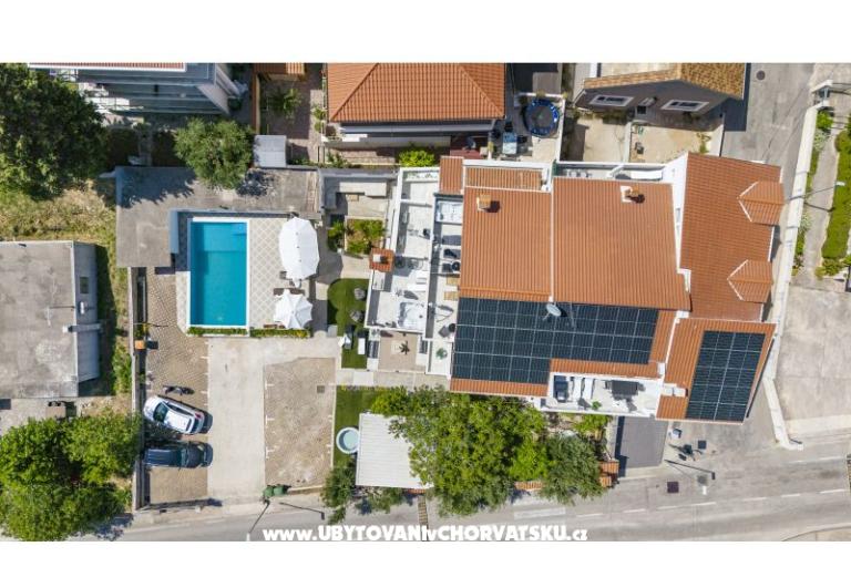 Vila s bazenom i jacuzzijima – фото 10