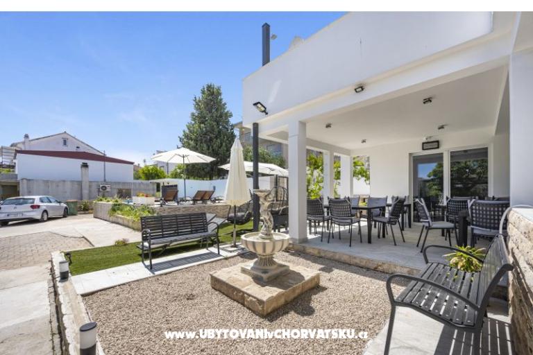 Vila s bazenom i jacuzzijima – фото 5