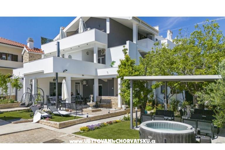 Vila s bazenom i jacuzzijima – фото 8